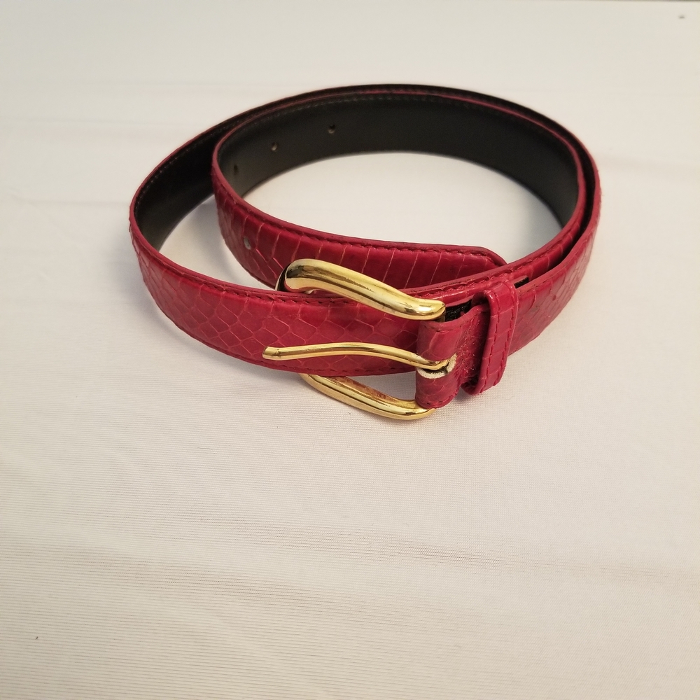Red Snake Skin Leather Belt Size S  27 Inch Long 1 Inch Wide Gold Buckle